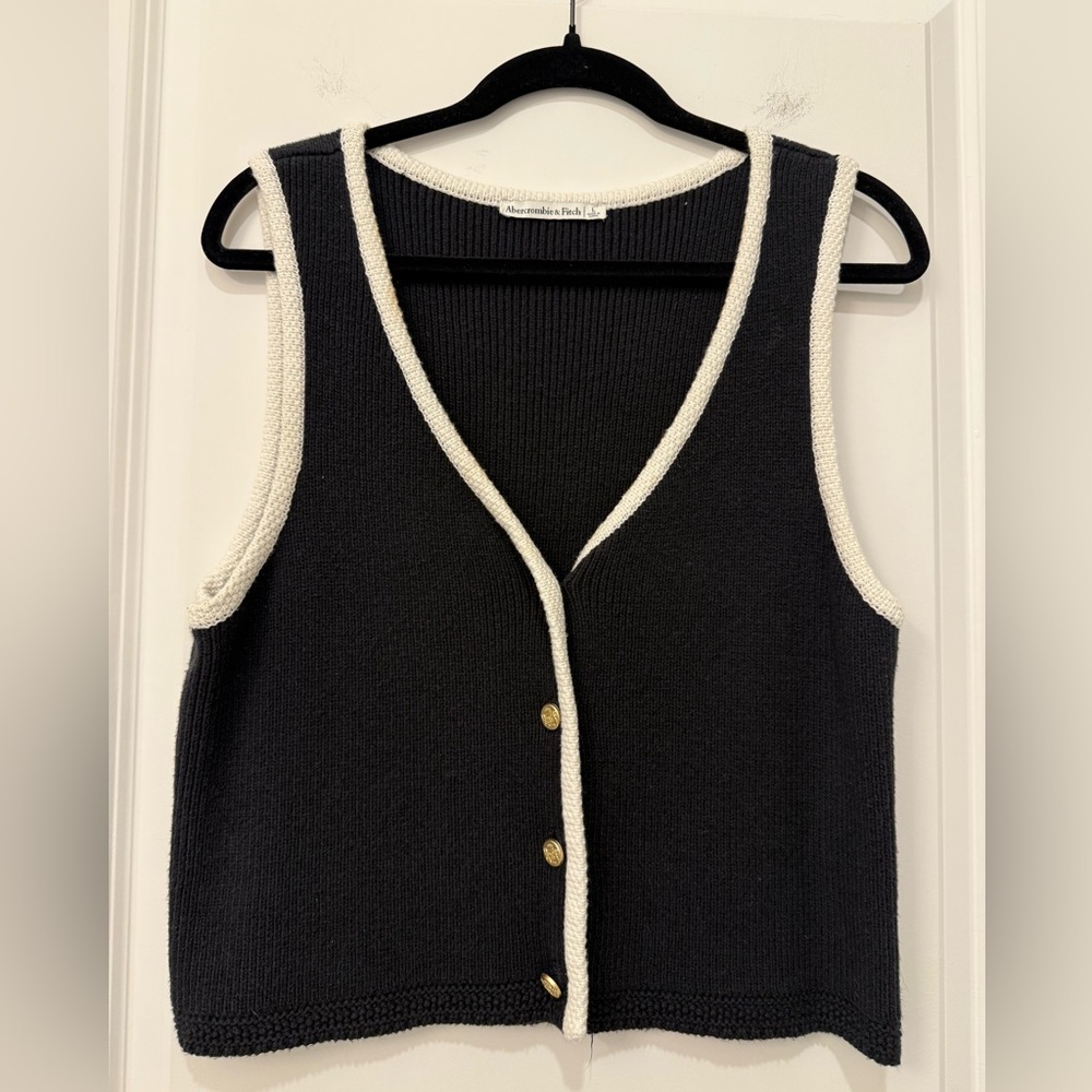 Abercrombie & Fitch Black and Cream V-Neck Sweater Vest